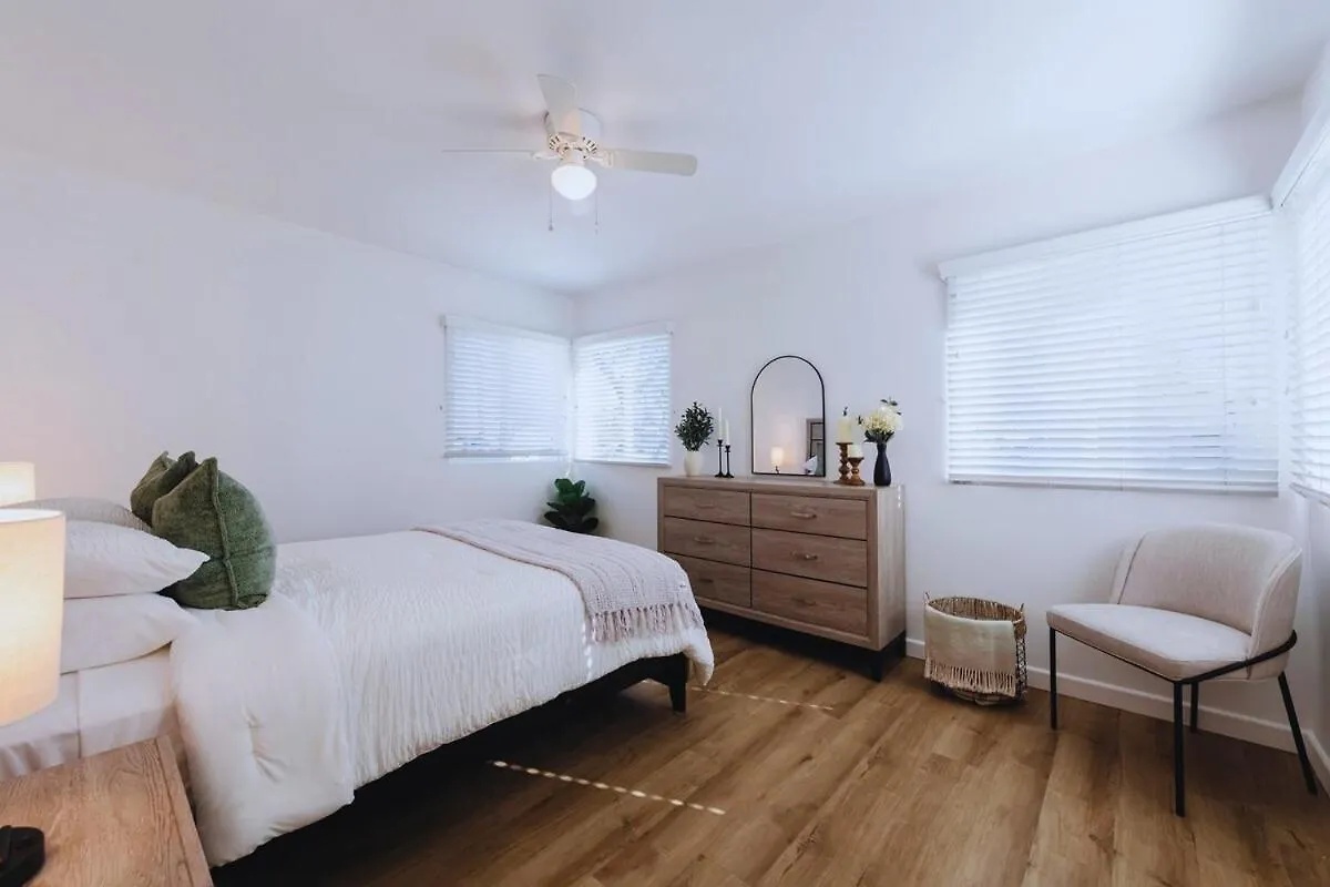 Holiday home Cozy Modern 3 Bed 1 Bath Home - Pet Friendly! Lawndale United States
