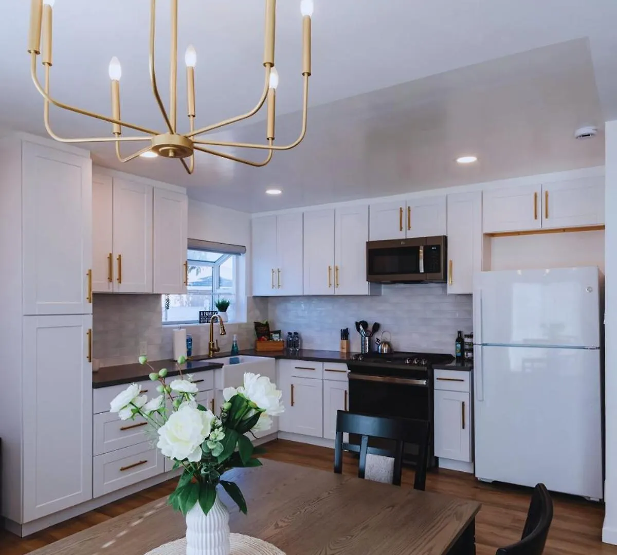 Cozy Modern 3 Bed 1 Bath Home - Pet Friendly! Lawndale 0*,