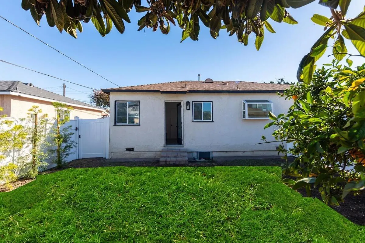 Cozy Modern 3 Bed 1 Bath Home - Pet Friendly! Lawndale 0*,