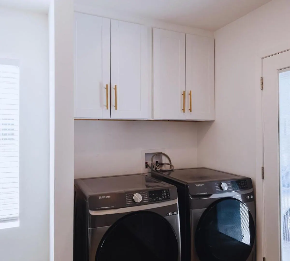 Cozy Modern 3 Bed 1 Bath Home - Pet Friendly! Lawndale Holiday home