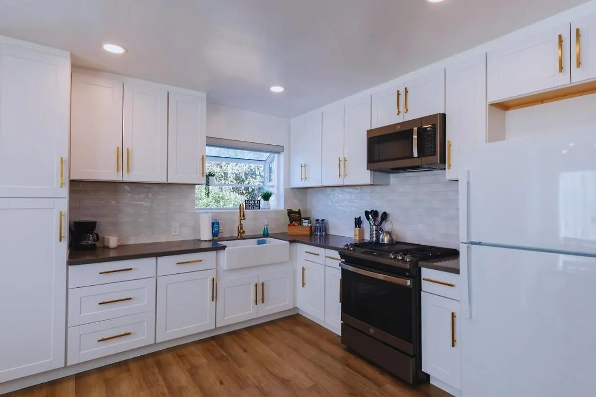 Cozy Modern 3 Bed 1 Bath Home - Pet Friendly! Lawndale United States