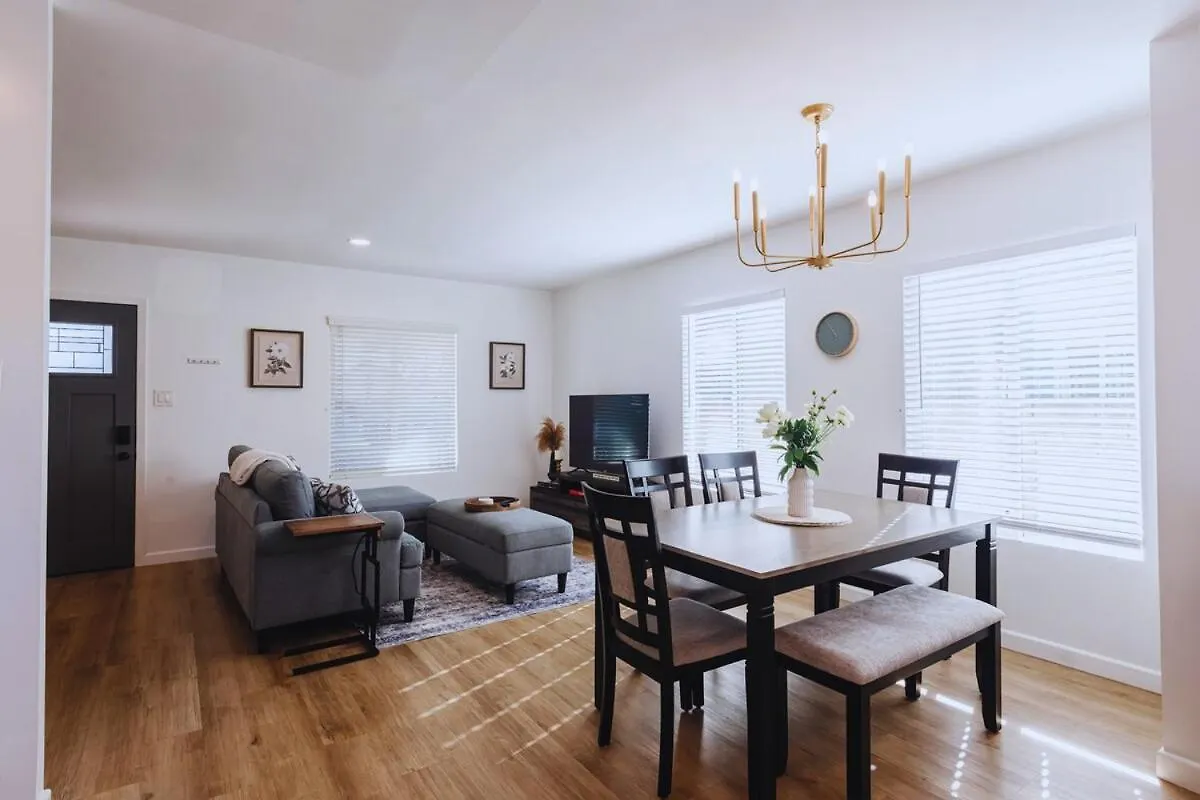 Holiday home Cozy Modern 3 Bed 1 Bath Home - Pet Friendly! Lawndale United States
